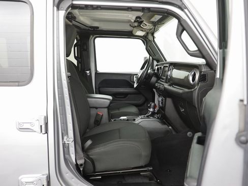 Used 2018 Jeep Wrangler Unlimited Sahara image 19