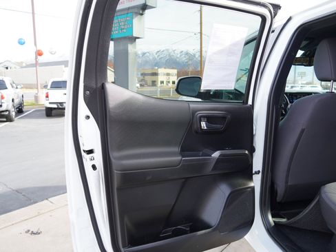 Used 2019 Toyota Tacoma TRD Off-Road image 18