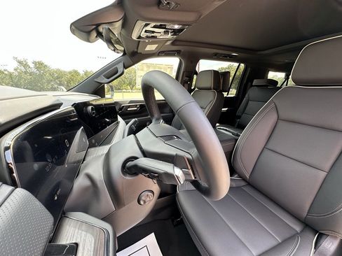 New 2026 Chevrolet Suburban Premier image 14