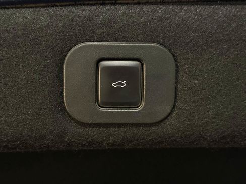 Used 2018 Lincoln Continental Reserve AWD/4WD image 36