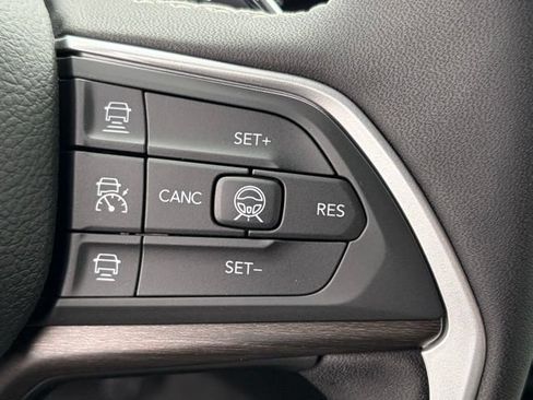 New 2026 Jeep Grand Cherokee L Limited w/ Luxury Tech Group II AWD/4WD image 19