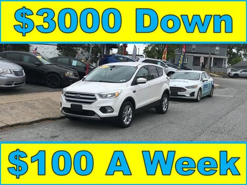 Used 2017 Ford Escape SE w/ SE Cold Weather Package AWD/4WD image 1