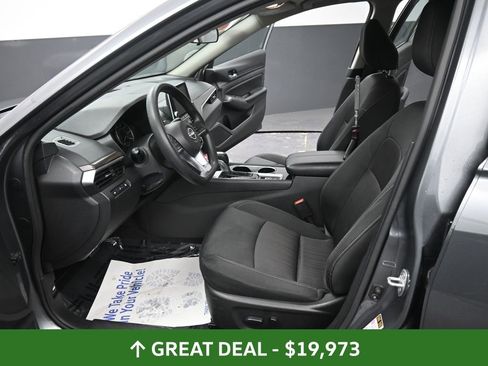 Used 2024 Nissan Altima 2.5 SV image 32