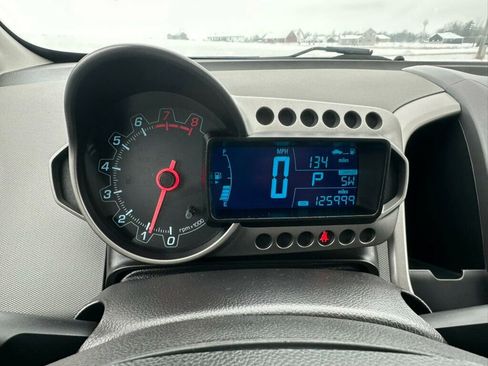 Used 2015 Chevrolet Sonic LT image 9