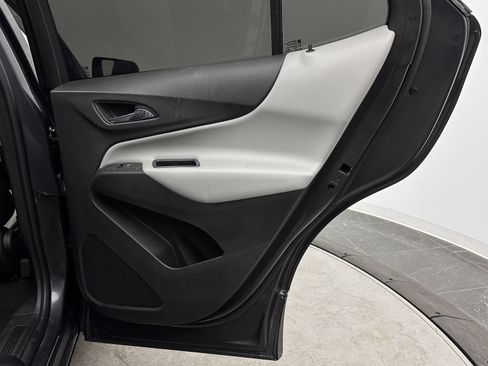 Used 2018 Chevrolet Equinox LS FWD image 28