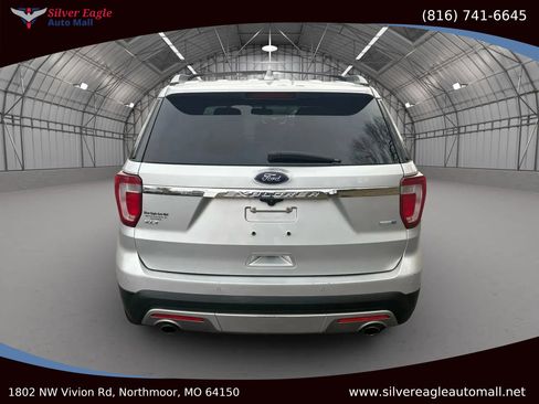 Used 2016 Ford Explorer XLT w/ Equipment Group 202A image 4