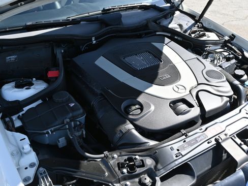 Used 2009 Mercedes-Benz CLK 550 Coupe image 41