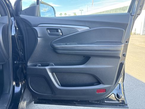 Used 2022 Honda Pilot TrailSport image 36