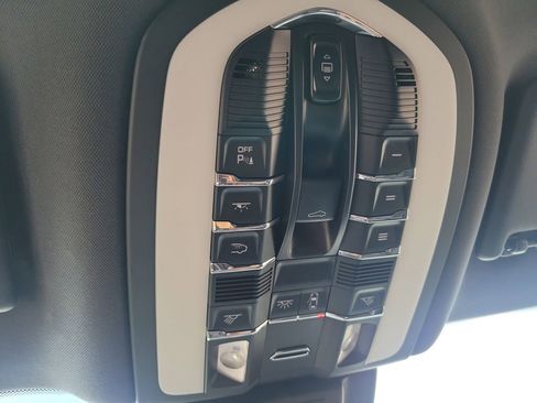 Used 2024 Porsche Macan AWD/4WD image 20