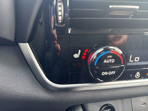 Used 2025 Nissan Rogue Platinum FWD image 25
