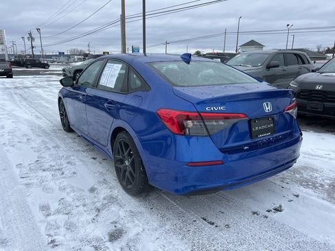 Used 2023 Honda Civic Sport image 3