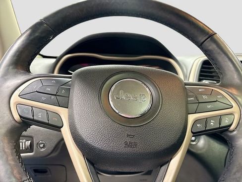 Used 2018 Jeep Cherokee Limited w/ Technology Group AWD/4WD image 13