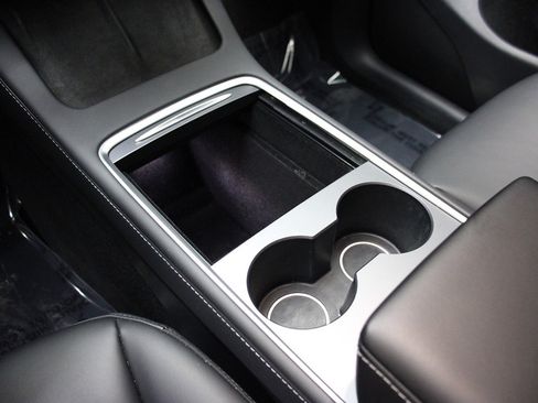 Used 2023 Tesla Model Y Long Range image 32