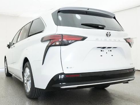 New 2026 Toyota Sienna Limited FWD image 22