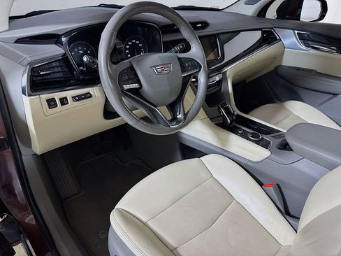 Used 2022 Cadillac XT6 Premium Luxury w/ Technology Package FWD image 7