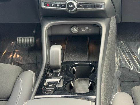 Certified 2025 Volvo XC40 B5 Plus image 15