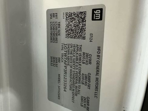 Used 2024 GMC Savana 2500 w/ Driver Convenience Package image 16