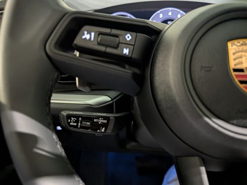 Certified 2025 Porsche Cayenne AWD/4WD image 29