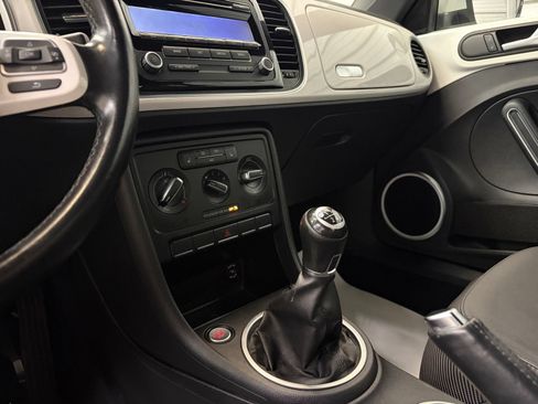 Used 2013 Volkswagen Beetle TDI FWD image 20