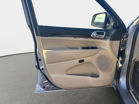 Used 2018 Jeep Grand Cherokee Limited image 10