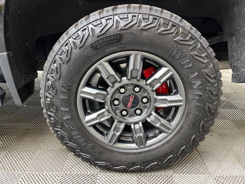 Used 2024 Chevrolet Silverado 1500 LT Trail Boss w/ Convenience Package II AWD/4WD image 29