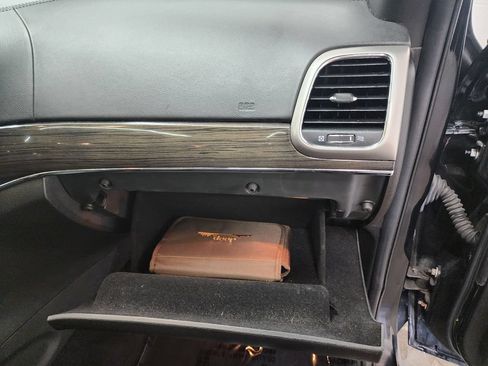 Used 2018 Jeep Grand Cherokee Overland AWD/4WD image 35