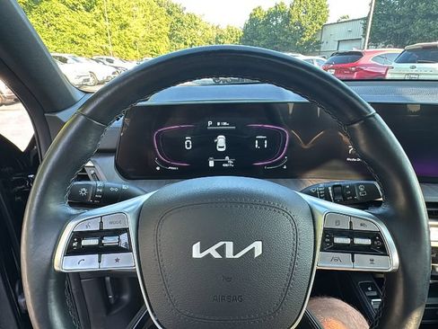 Used 2024 Kia Telluride EX w/ EX Captain's Chair Package AWD/4WD image 17