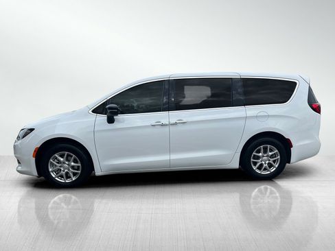 New 2026 Chrysler Voyager LX image 3