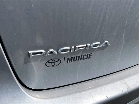 Used 2020 Chrysler Pacifica Touring-L image 6