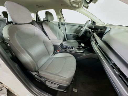 Used 2025 Kia K4 FWD image 29