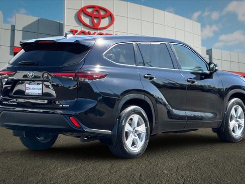Certified 2024 Toyota Highlander LE image 3
