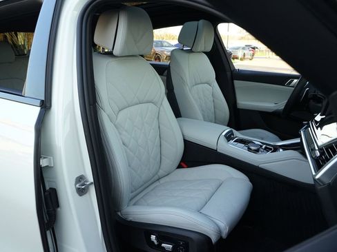 Used 2026 BMW X6 xDrive40i image 3