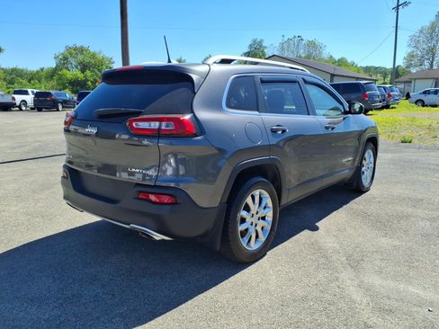 Used 2017 Jeep Cherokee Limited AWD/4WD image 3