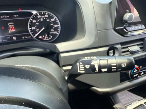 Used 2025 Nissan Pathfinder S AWD/4WD image 31