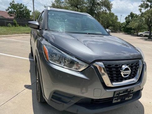 Used 2019 Nissan Kicks SV image 8