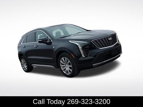 Used 2021 Cadillac XT4 Premium Luxury w/ Cold Weather Package image 10