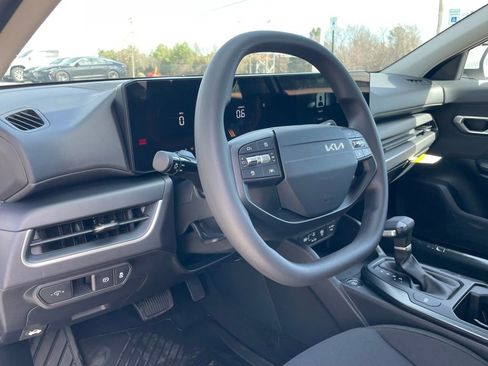 New 2026 Kia K4 LX image 9