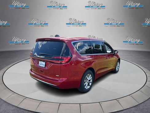 New 2026 Chrysler Pacifica Select image 3