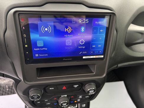 Used 2018 Jeep Renegade Altitude image 20