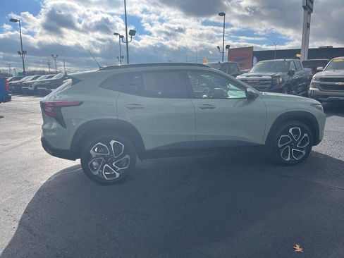 Used 2024 Chevrolet Trax RS w/ Sunroof Package image 6