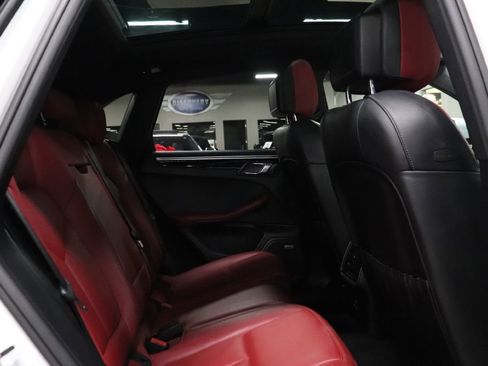 Used 2020 Porsche Macan image 19