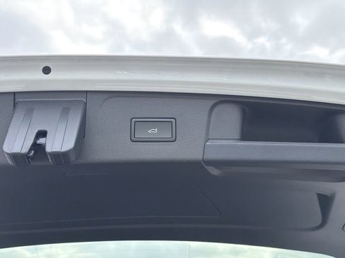 New 2026 Volkswagen Atlas SE FWD image 17