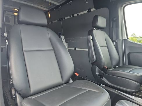 Used 2025 Mercedes-Benz Sprinter 2500 image 13