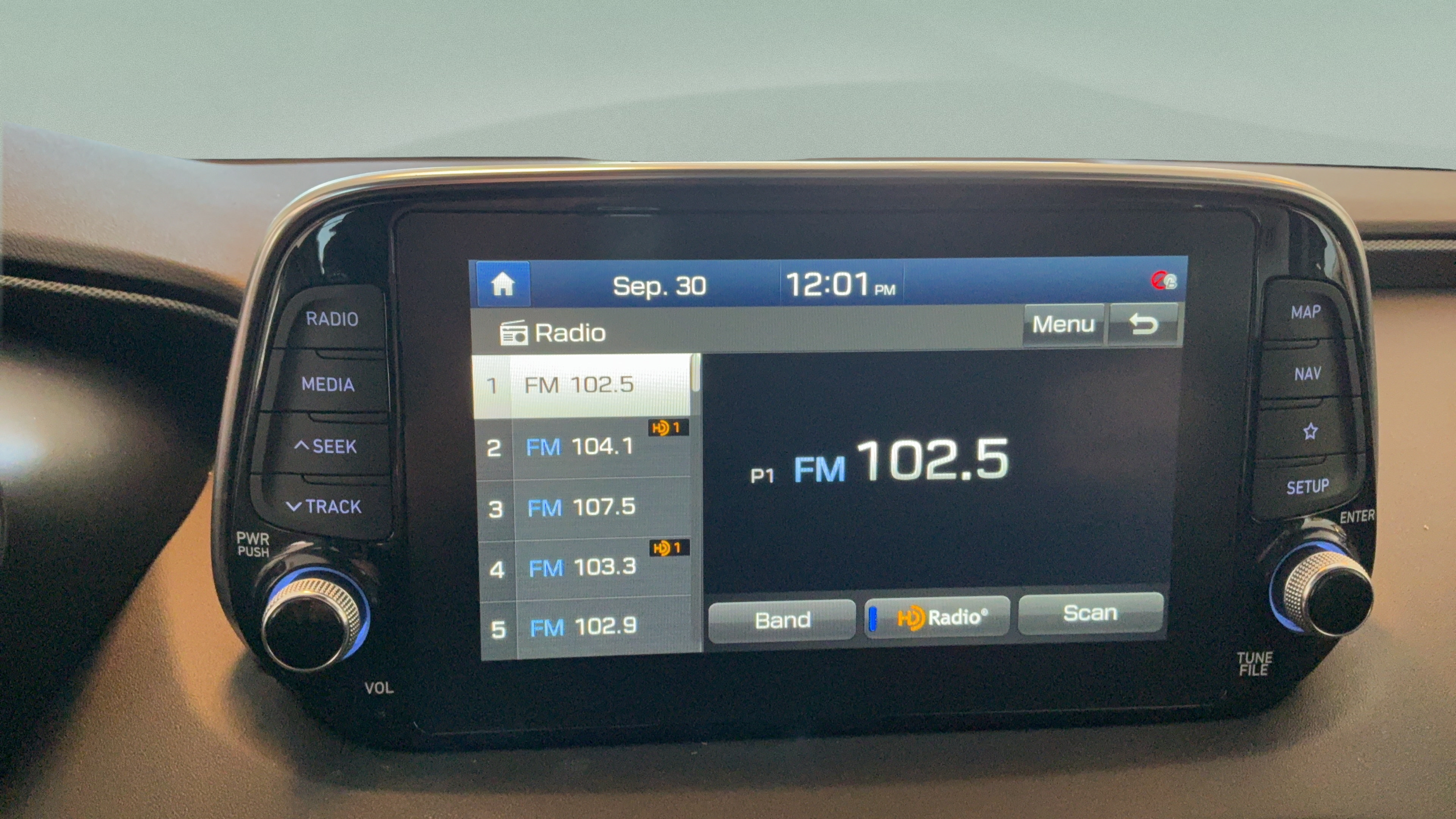 Used 2020 Hyundai Santa Fe Limited AWD/4WD image 18