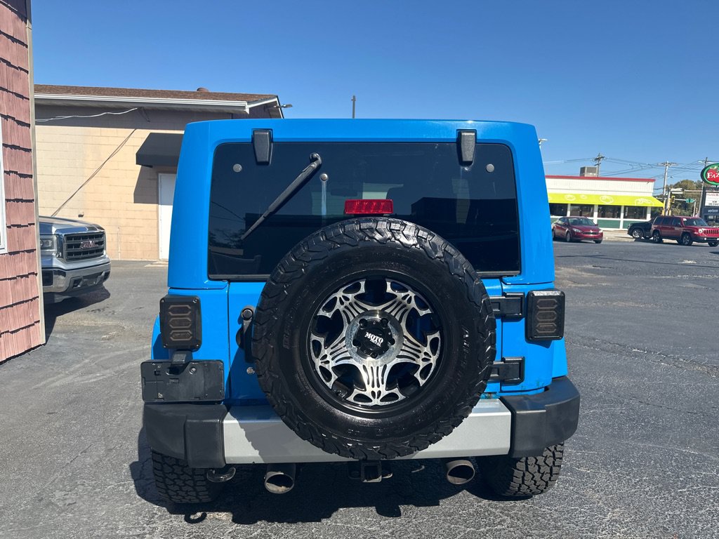 Used 2011 Jeep Wrangler Unlimited Sahara w/ Dual Top Group AWD/4WD image 4