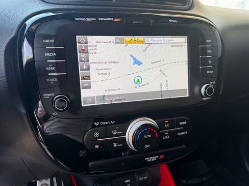 Used 2018 Kia Soul + FWD image 20