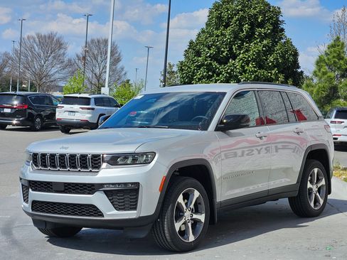 New 2026 Jeep Grand Cherokee Limited AWD/4WD image 3