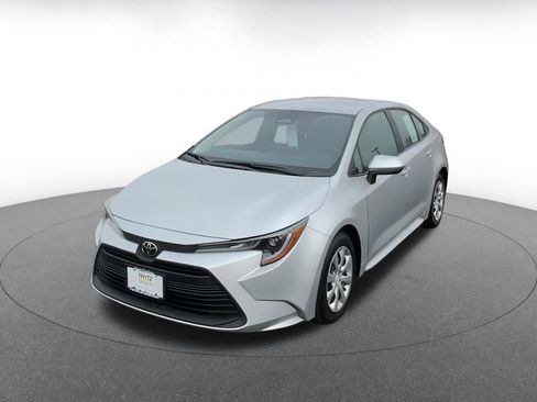 Used 2025 Toyota Corolla LE image 7