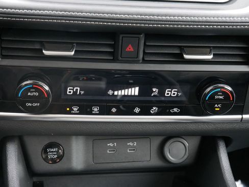 Used 2025 Nissan Rogue SV AWD/4WD image 23