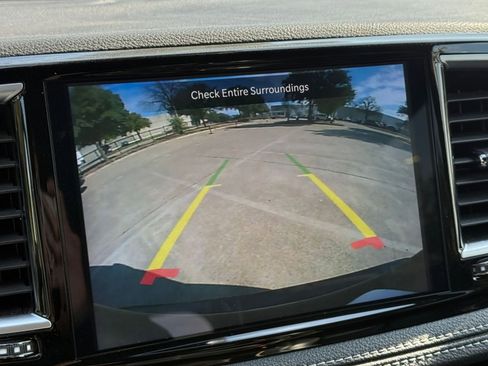 Used 2025 Chrysler Pacifica Limited image 18